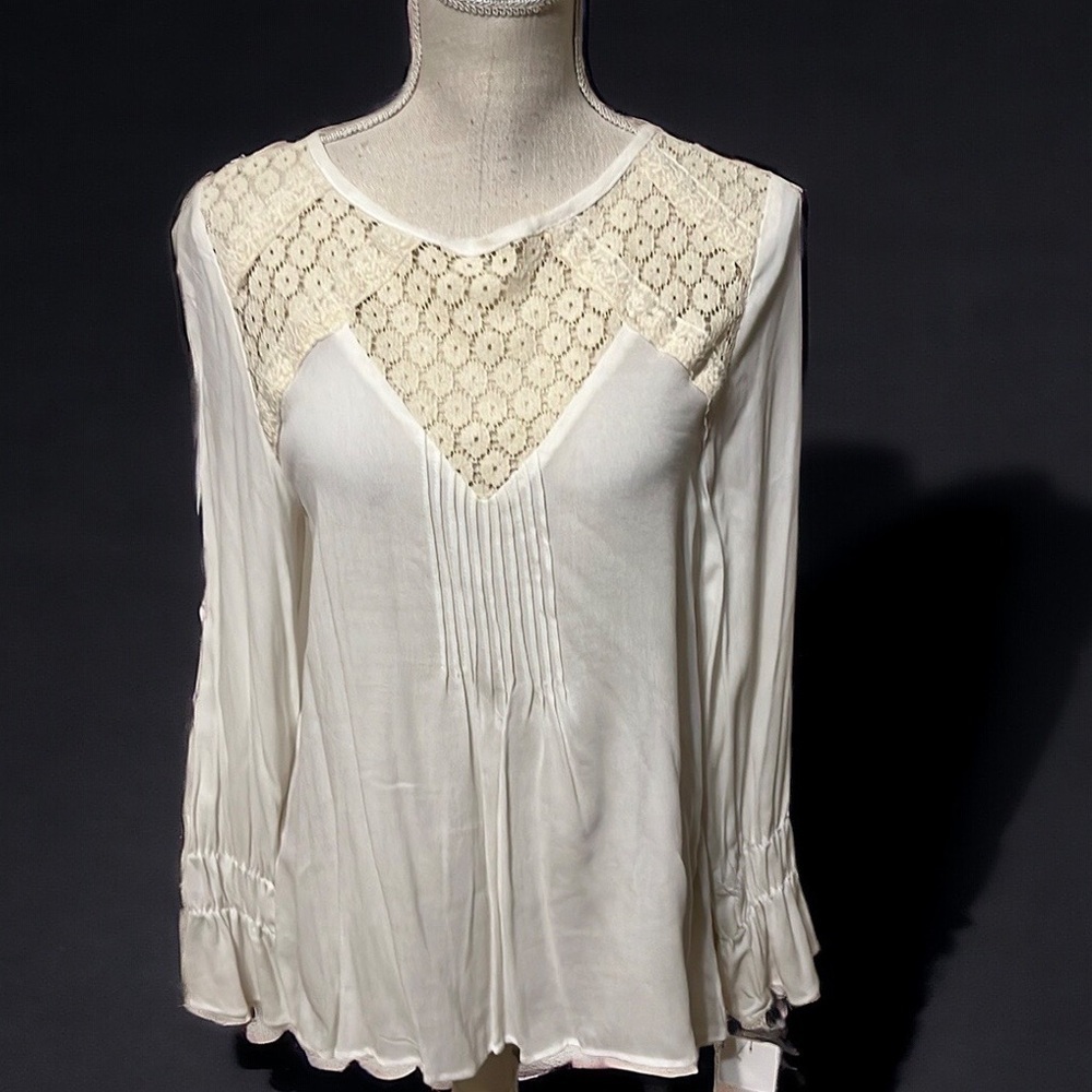 Live to be Spoiled blouse, off white. Size large